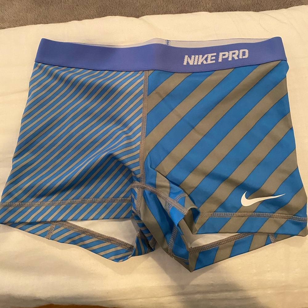 nike pro in perfect condition